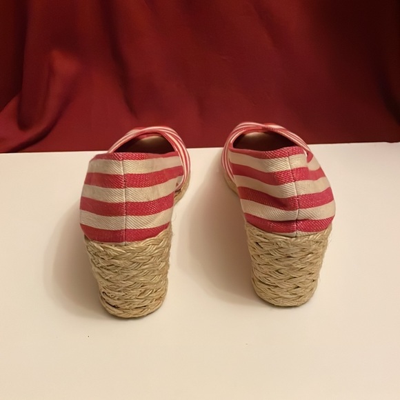 🎉HOST PICK🎉RALPH LAUREN, EUC. women’s Size 9.5 Red and white espadrilles. - Picture 4 of 5